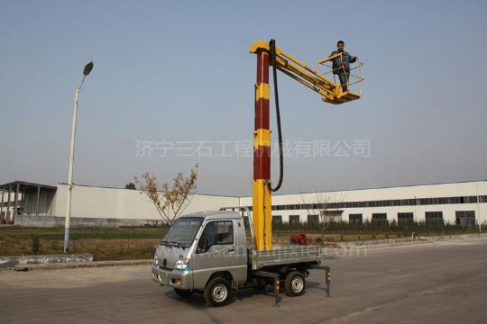 點(diǎn)擊查看詳細(xì)信息<br>標(biāo)題：小型高空作業(yè)車 閱讀次數(shù)：3227