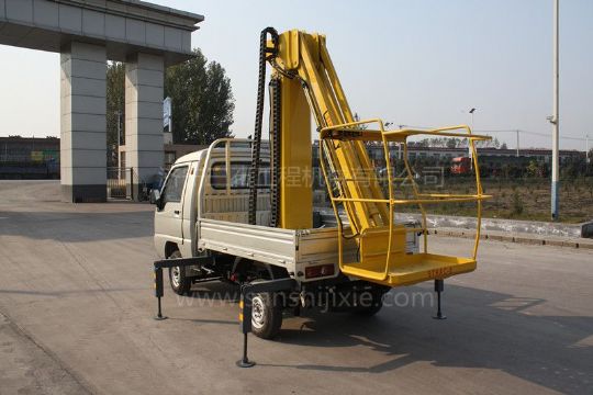 點(diǎn)擊查看詳細(xì)信息<br>標(biāo)題：小型電動(dòng)高空作業(yè)車 閱讀次數(shù)：3474