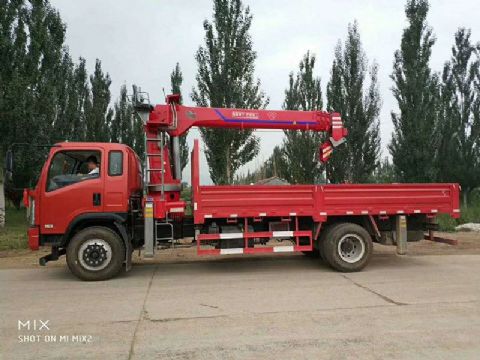點擊查看詳細信息<br>標題：8噸東風(fēng)隨車吊 閱讀次數(shù)：2152