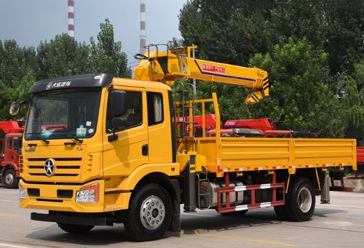 點擊查看詳細信息<br>標題：8噸大運隨車吊 閱讀次數(shù)：2119
