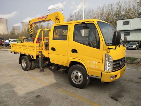 點擊查看詳細信息<br>標題：凱馬雙排隨車吊 閱讀次數(shù)：2240