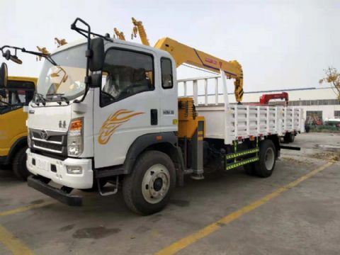 點擊查看詳細信息<br>標題：5噸重汽豪曼隨車吊 閱讀次數(shù)：2987